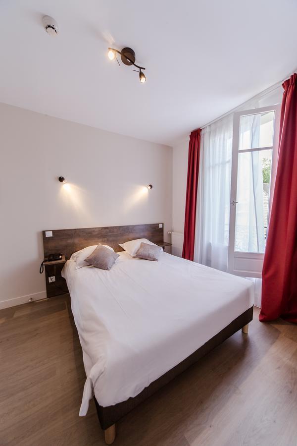 Logis Hotel - Le Petit Bellon Senlis  Eksteriør bilde