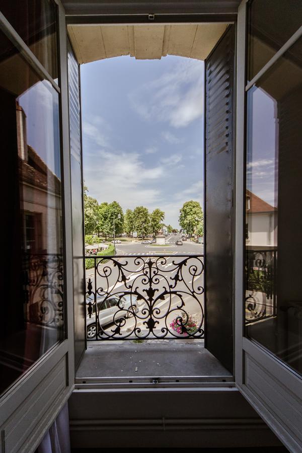 Logis Hotel - Le Petit Bellon Senlis  Eksteriør bilde